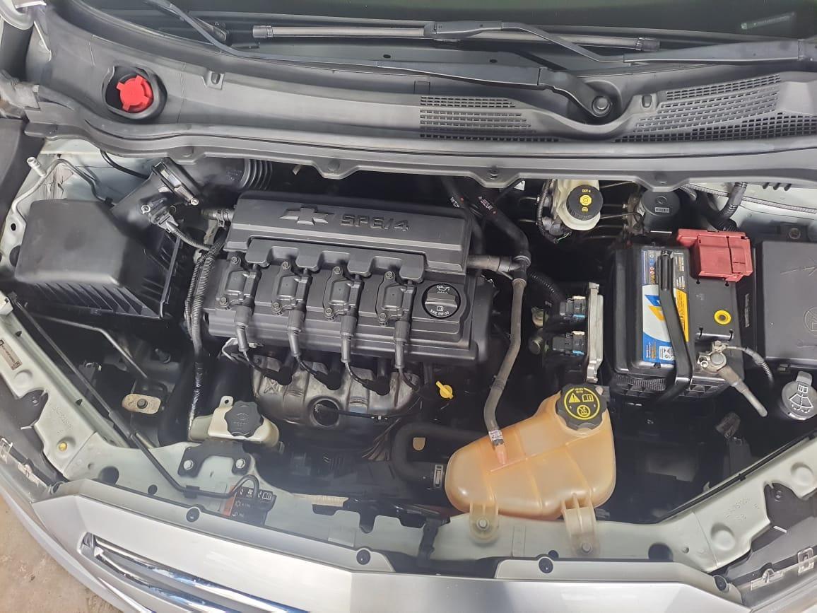 CHEVROLET Onix Hatch - Foto