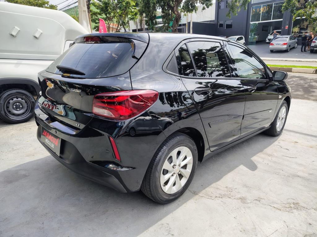 CHEVROLET Onix Hatch - Foto