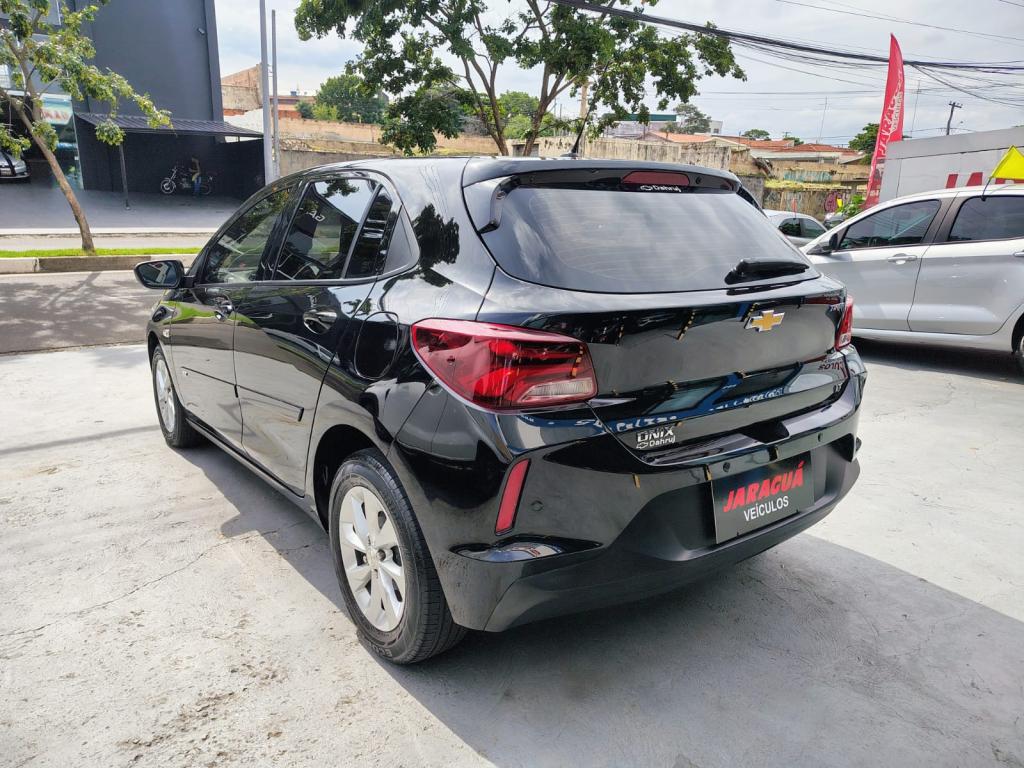 CHEVROLET Onix Hatch - Foto