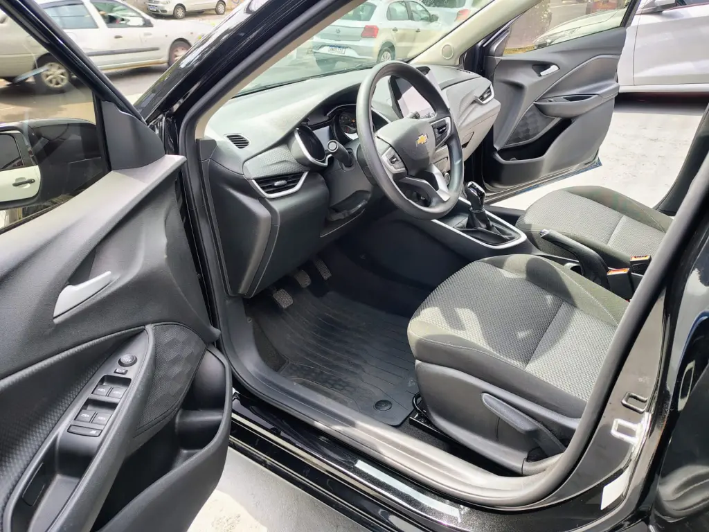 CHEVROLET Onix Hatch - Foto