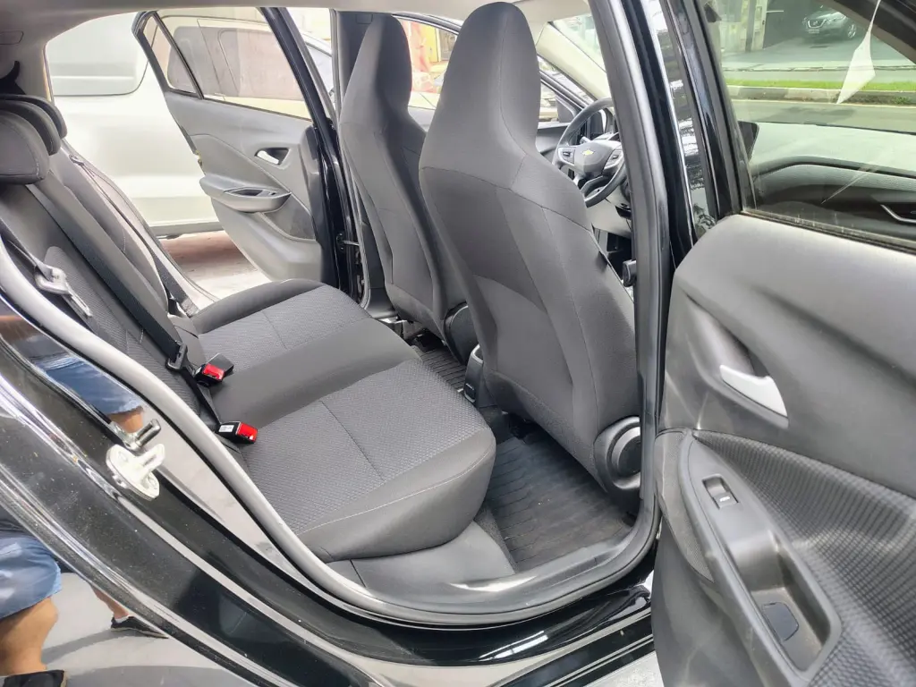 CHEVROLET Onix Hatch - Foto