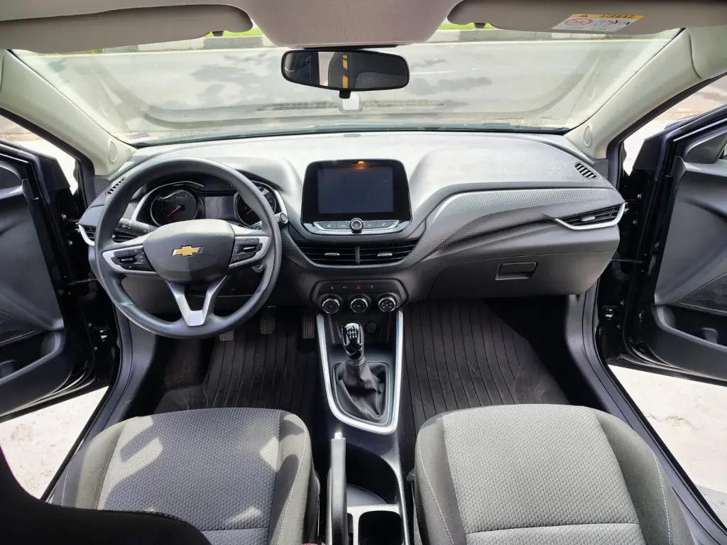 CHEVROLET Onix Hatch - Foto