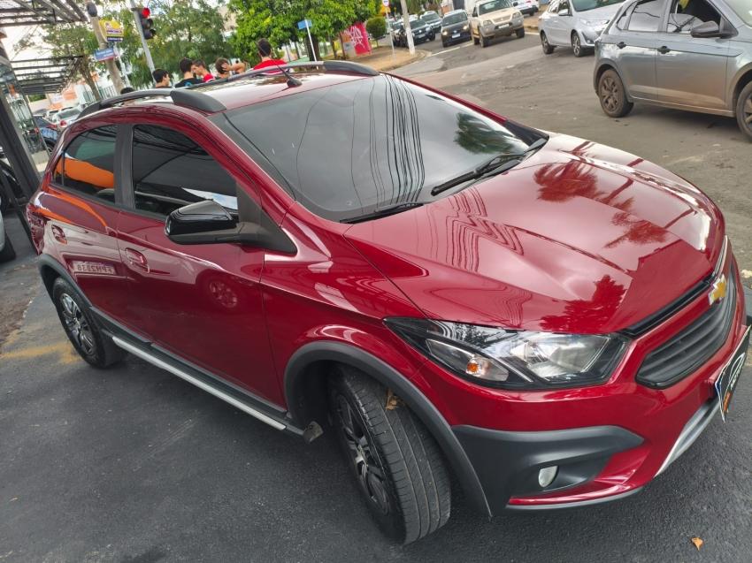 CHEVROLET Onix Hatch - Foto