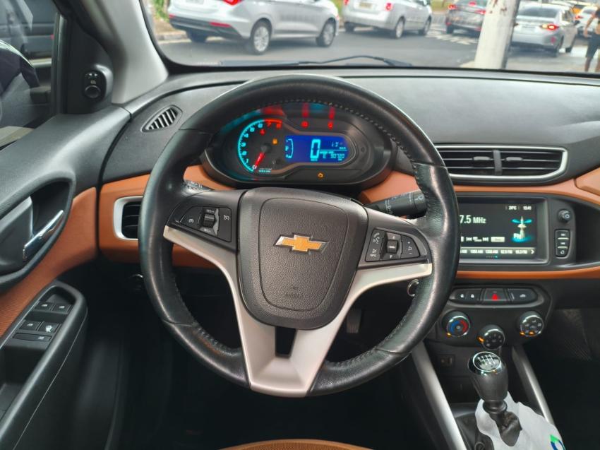 CHEVROLET Onix Hatch - Foto