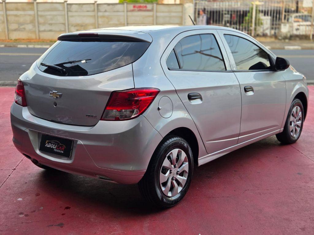 CHEVROLET Onix Hatch - Foto