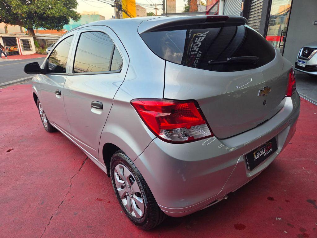 CHEVROLET Onix Hatch - Foto