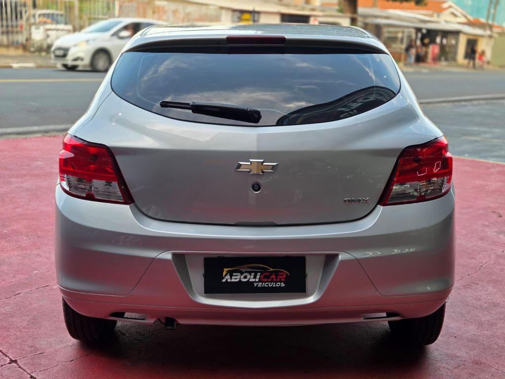CHEVROLET Onix Hatch - Foto