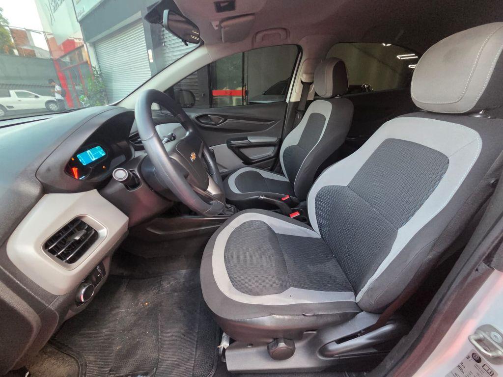 CHEVROLET Onix Hatch - Foto