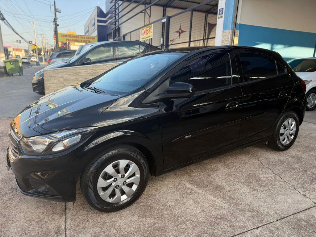 CHEVROLET Onix Hatch - Foto