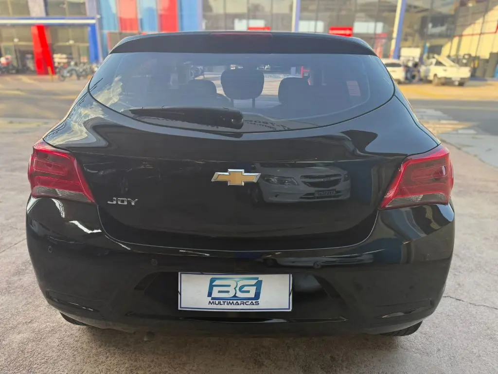 CHEVROLET Onix Hatch - Foto