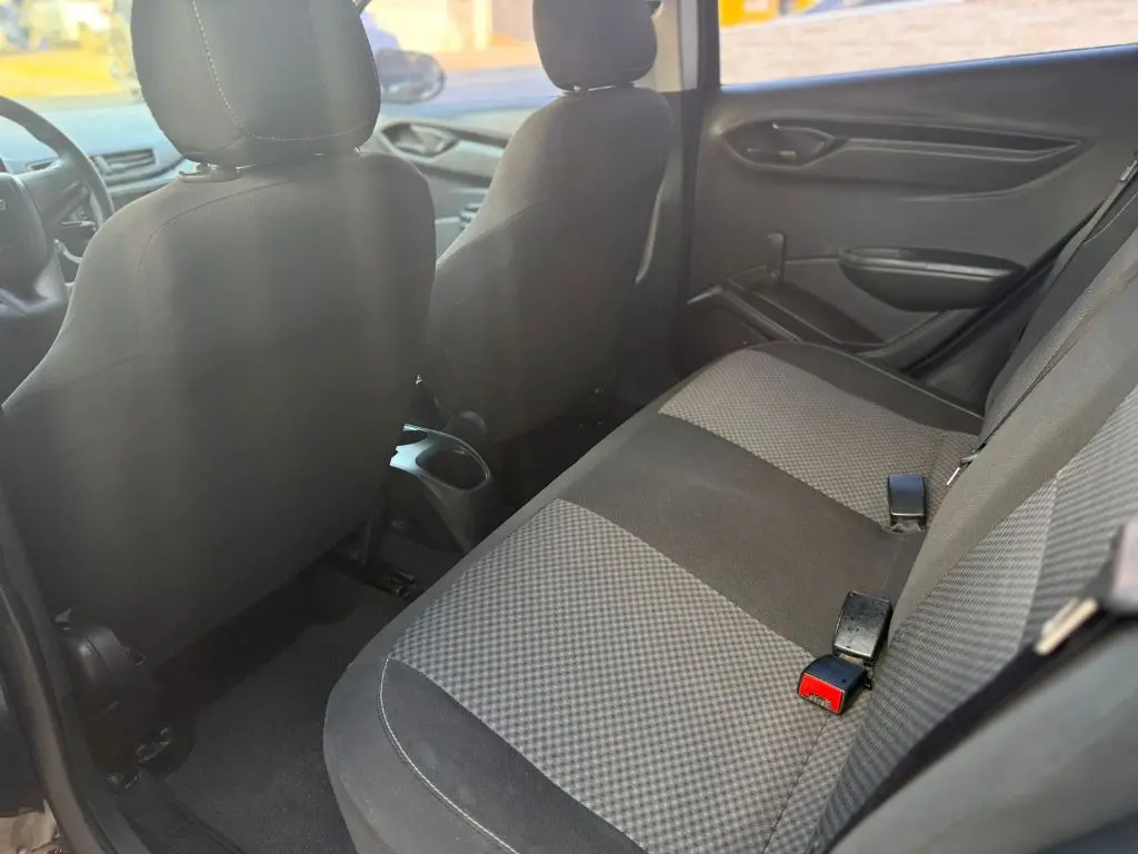 CHEVROLET Onix Hatch - Foto