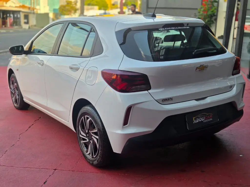 CHEVROLET Onix Hatch - Foto