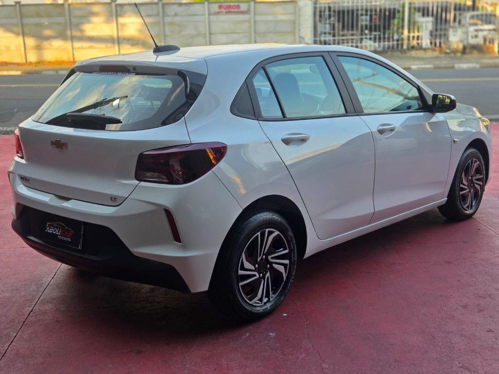 CHEVROLET Onix Hatch - Foto