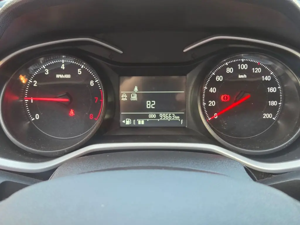 CHEVROLET Onix Hatch - Foto