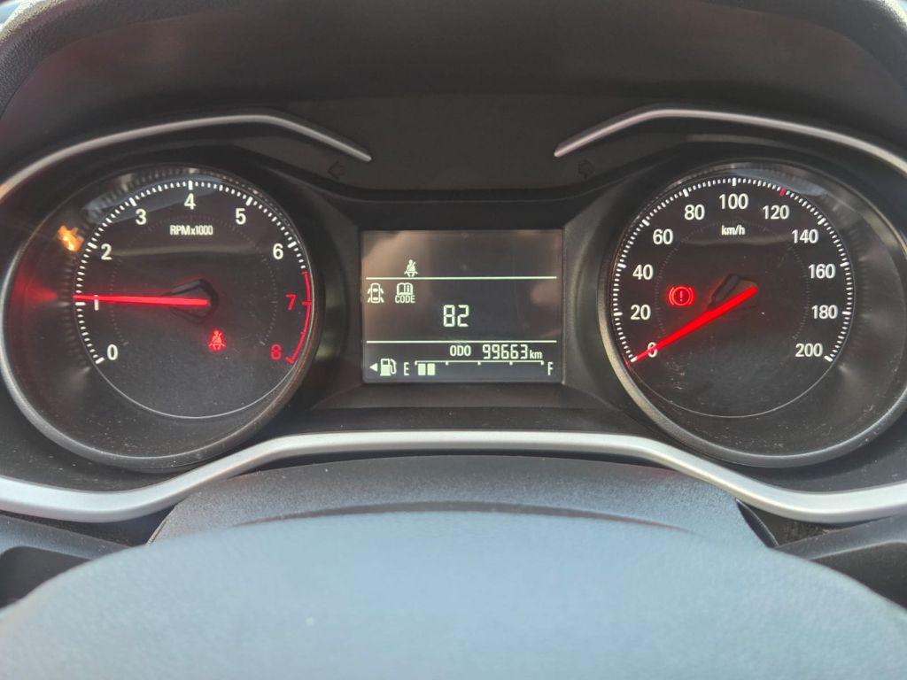 CHEVROLET Onix Hatch - Foto