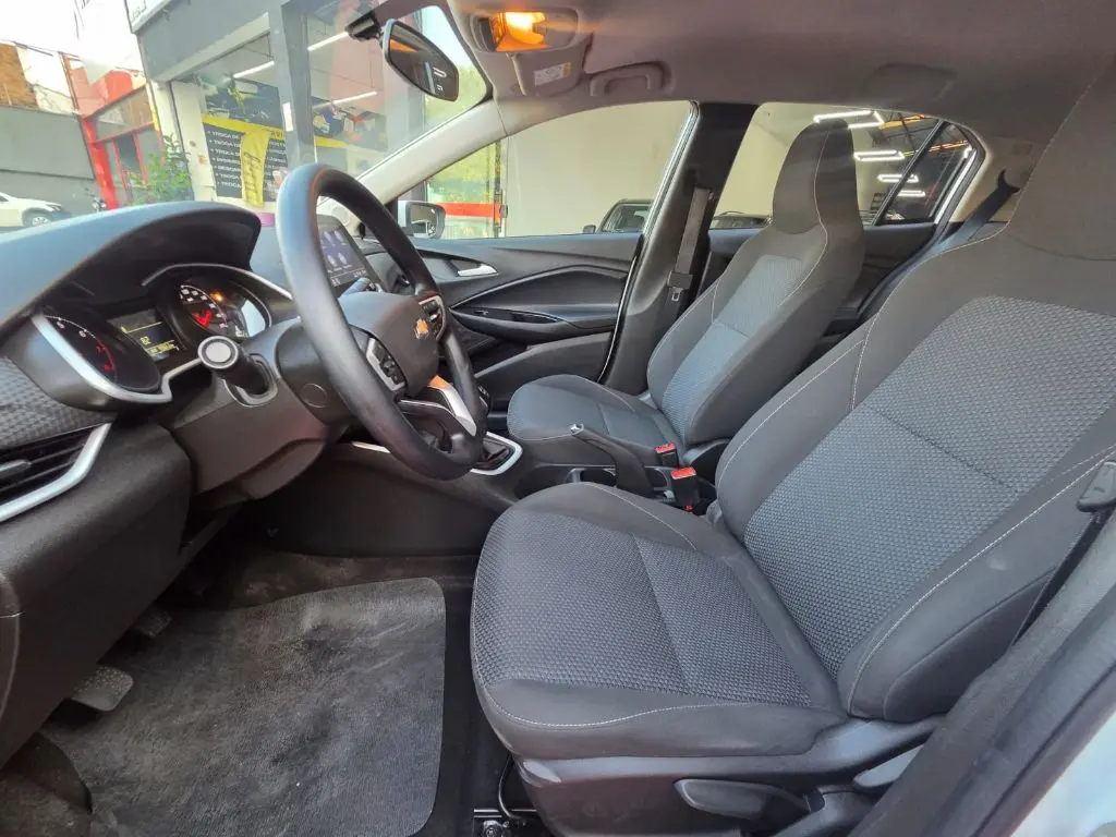 CHEVROLET Onix Hatch - Foto