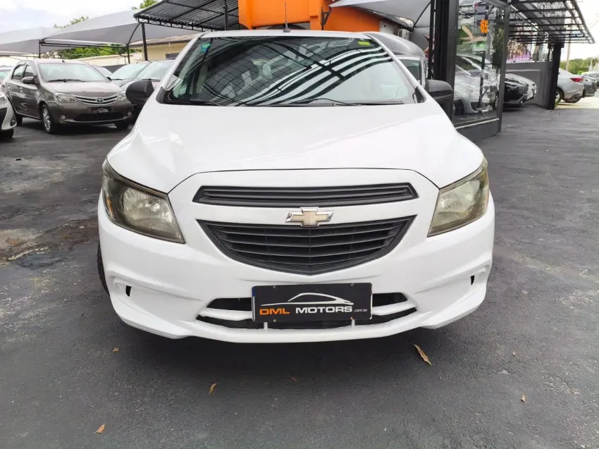 CHEVROLET Onix Hatch - Foto