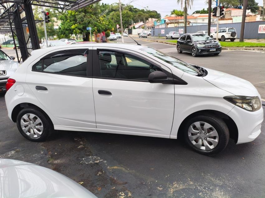 CHEVROLET Onix Hatch - Foto