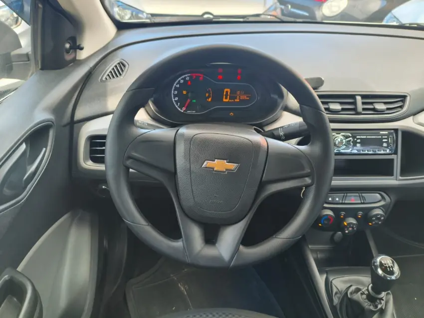 CHEVROLET Onix Hatch - Foto
