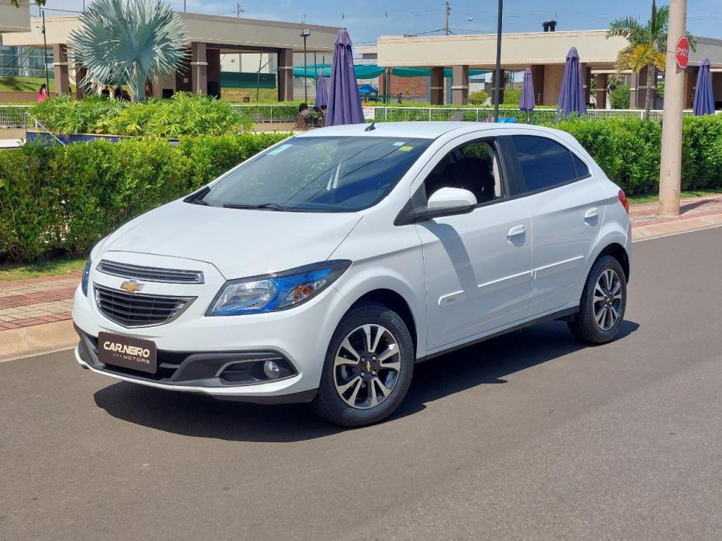 CHEVROLET Onix Hatch - Foto