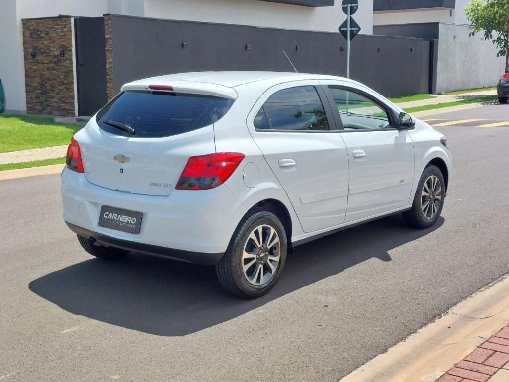 CHEVROLET Onix Hatch - Foto