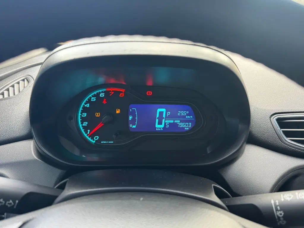 CHEVROLET Onix Hatch - Foto