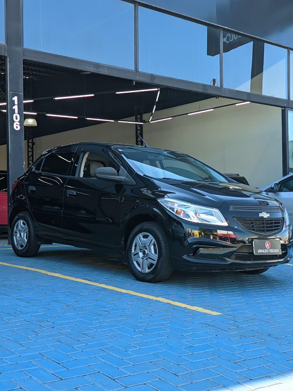 CHEVROLET Onix Hatch - Foto