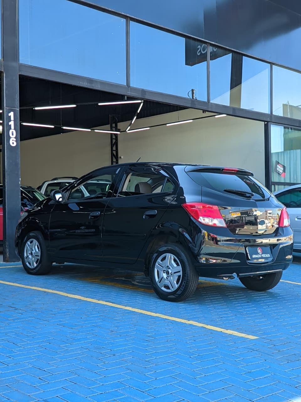 CHEVROLET Onix Hatch - Foto