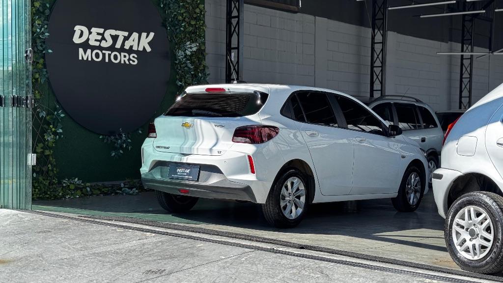 CHEVROLET Onix Hatch - Foto