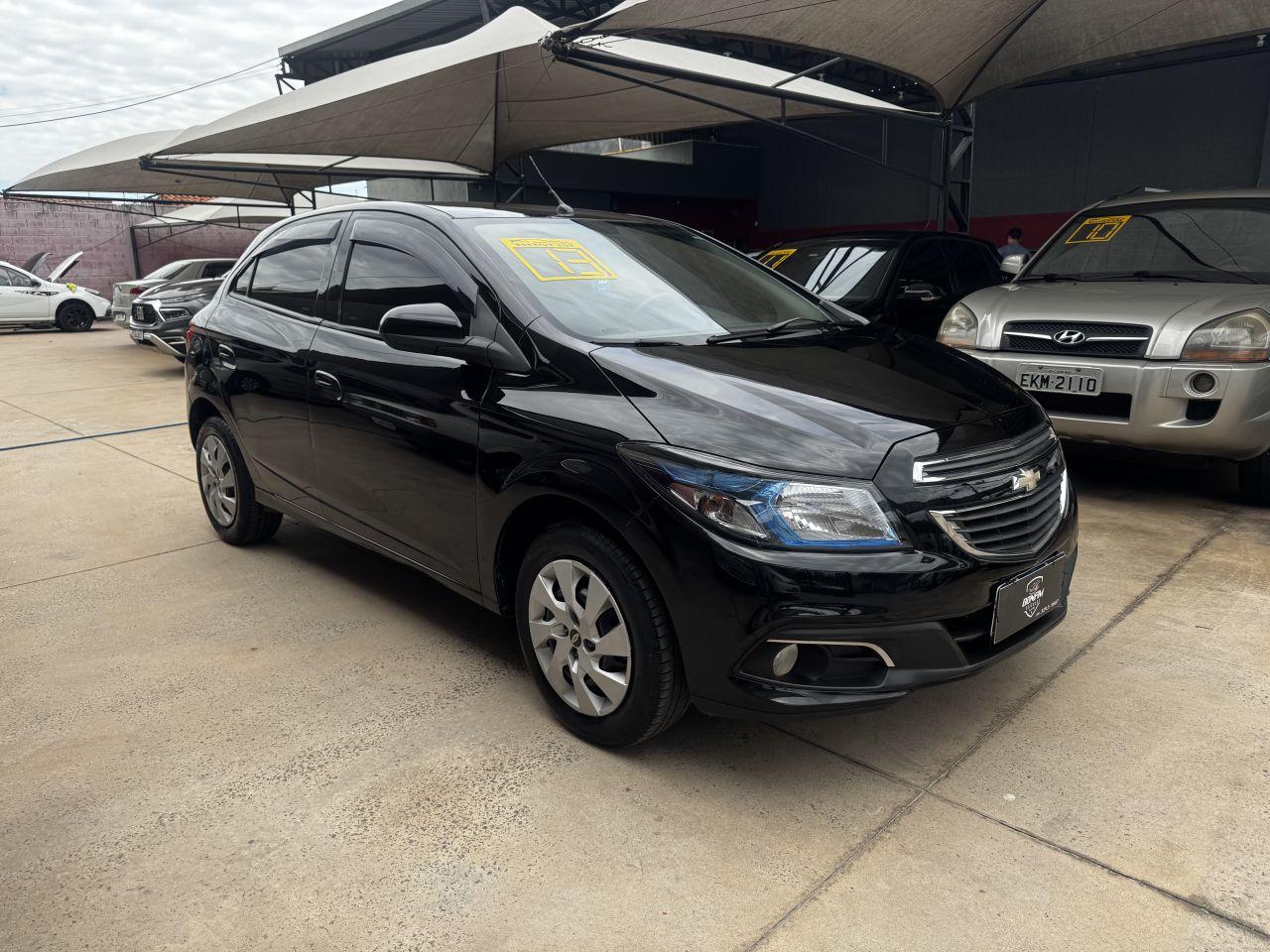 CHEVROLET Onix Hatch - Foto