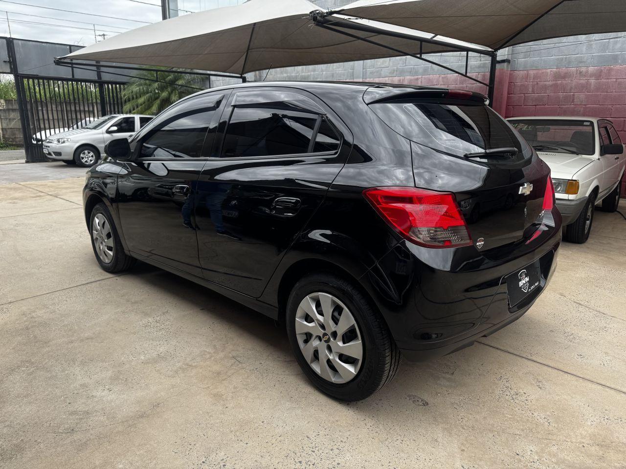 CHEVROLET Onix Hatch - Foto