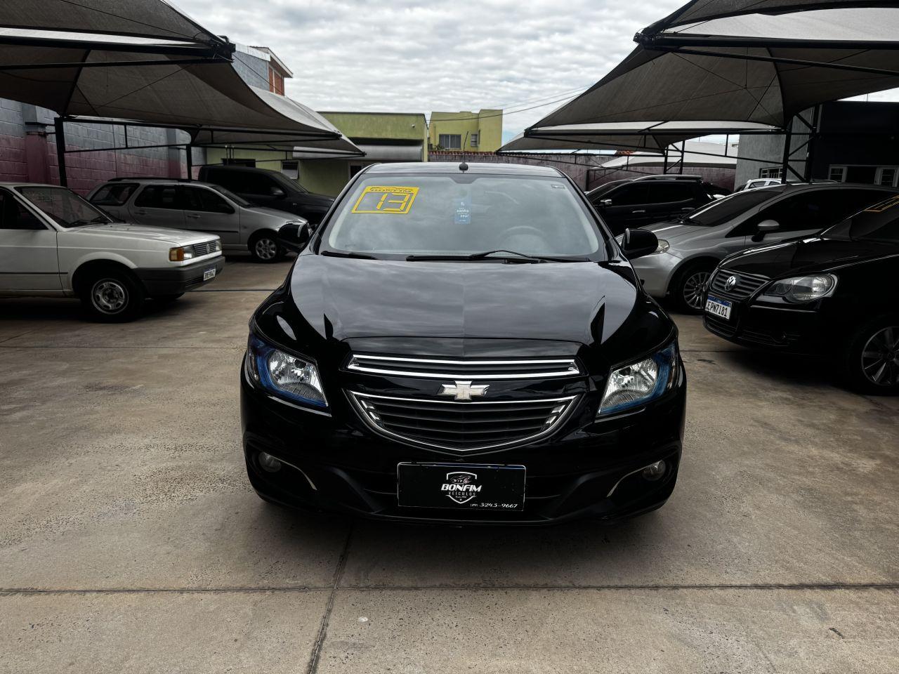 CHEVROLET Onix Hatch - Foto