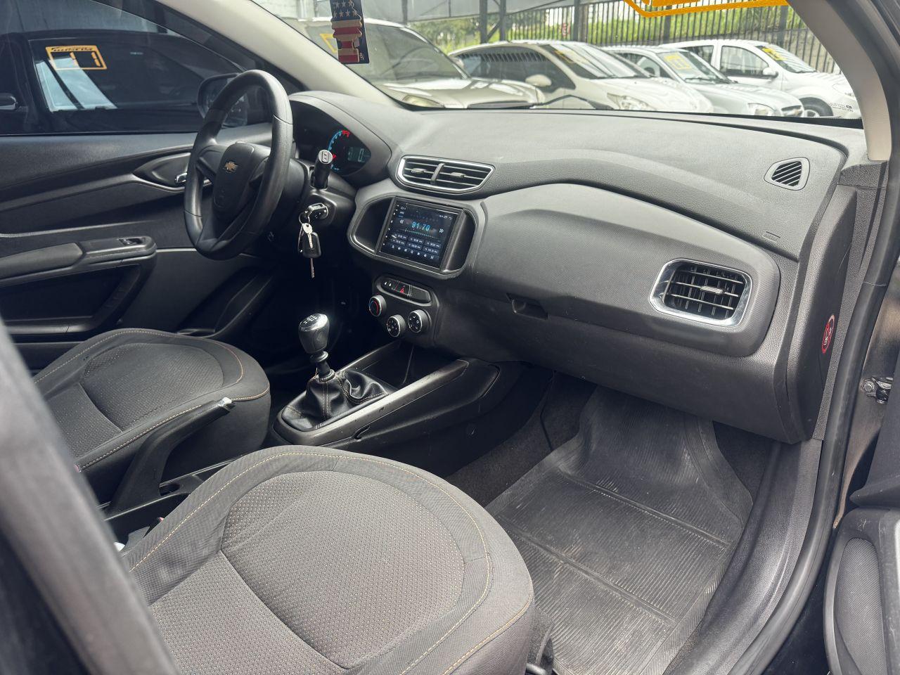 CHEVROLET Onix Hatch - Foto