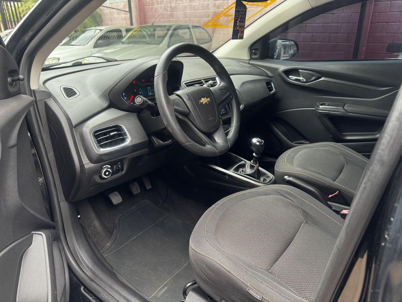 CHEVROLET Onix Hatch - Foto