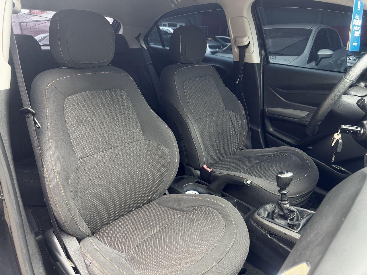 CHEVROLET Onix Hatch - Foto