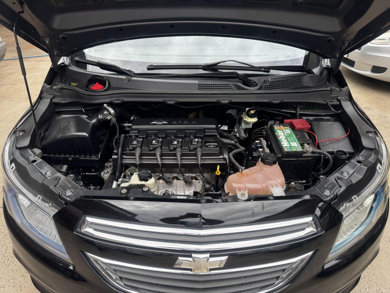 CHEVROLET Onix Hatch - Foto