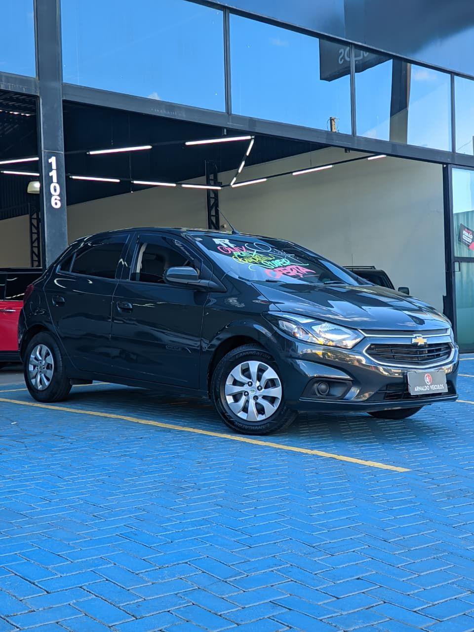 CHEVROLET Onix Hatch - Foto