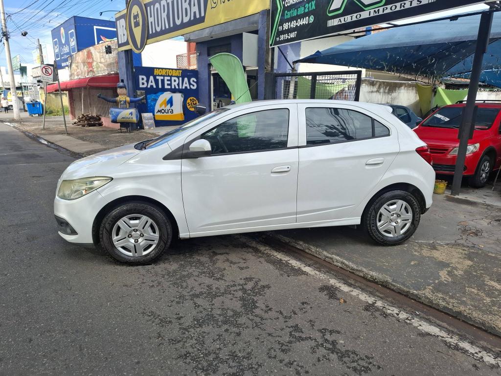 CHEVROLET Onix Hatch - Foto