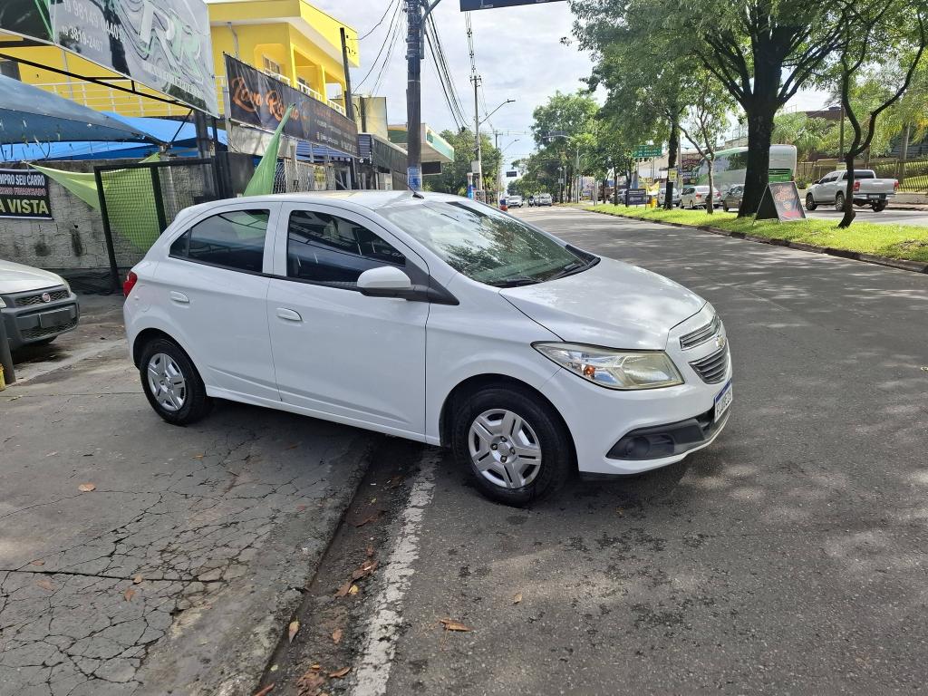 CHEVROLET Onix Hatch - Foto