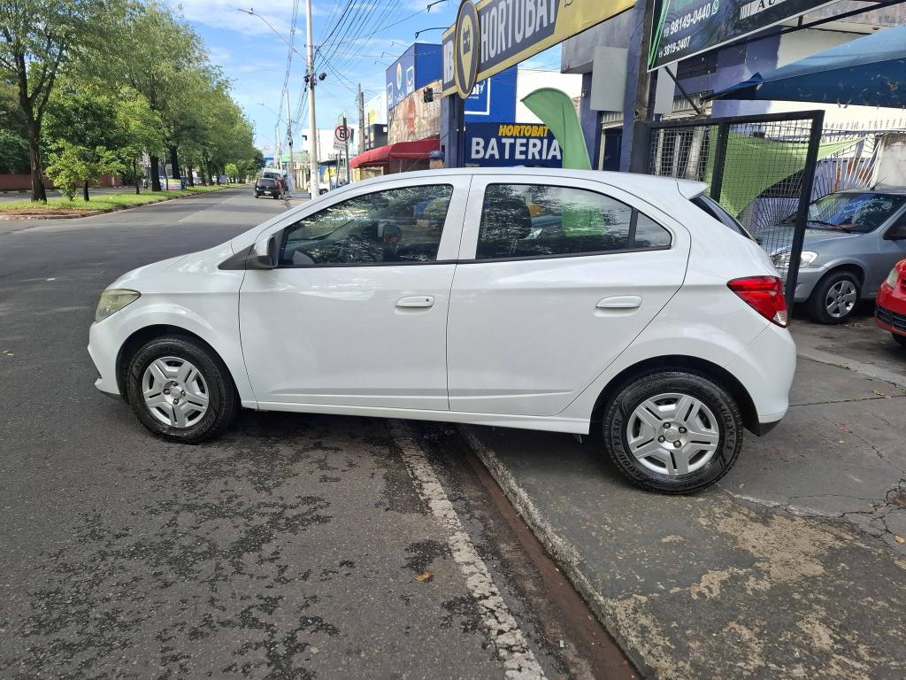 CHEVROLET Onix Hatch - Foto