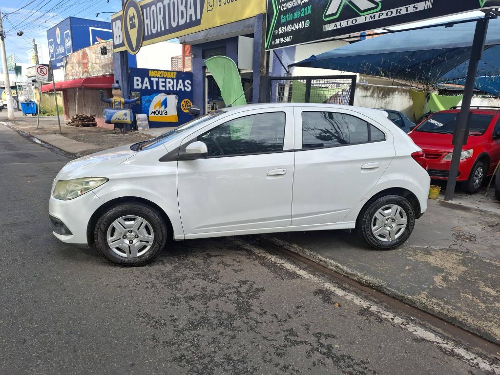 CHEVROLET Onix Hatch - Foto