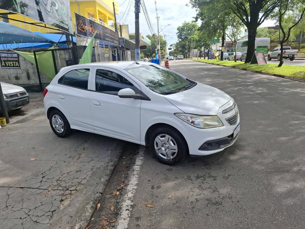 CHEVROLET Onix Hatch - Foto