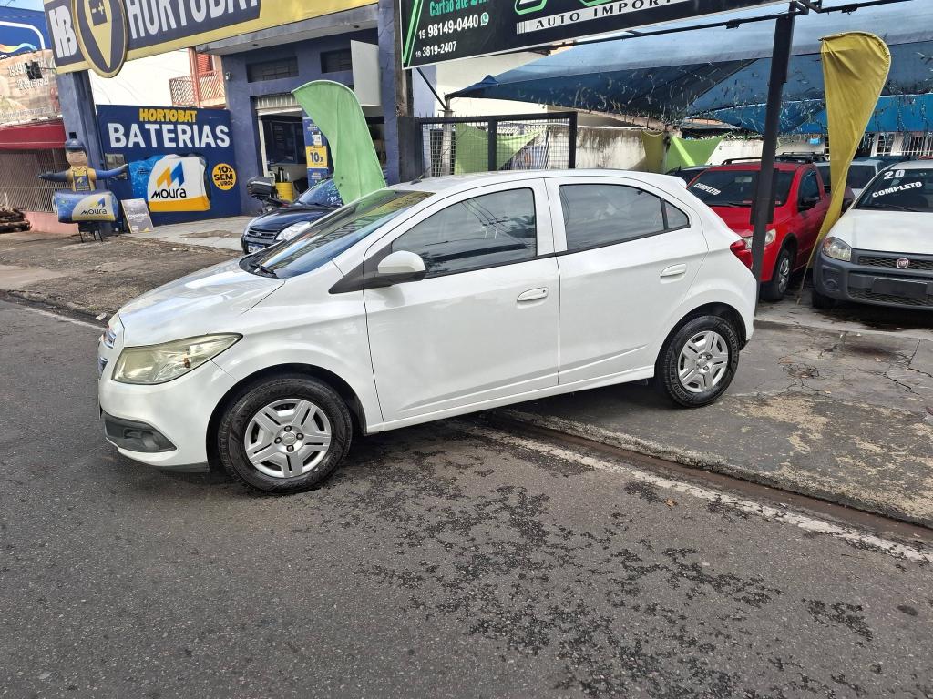 CHEVROLET Onix Hatch - Foto