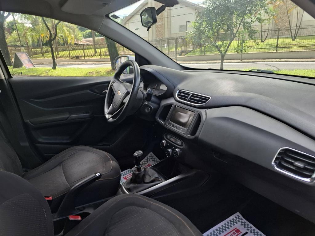 CHEVROLET Onix Hatch - Foto