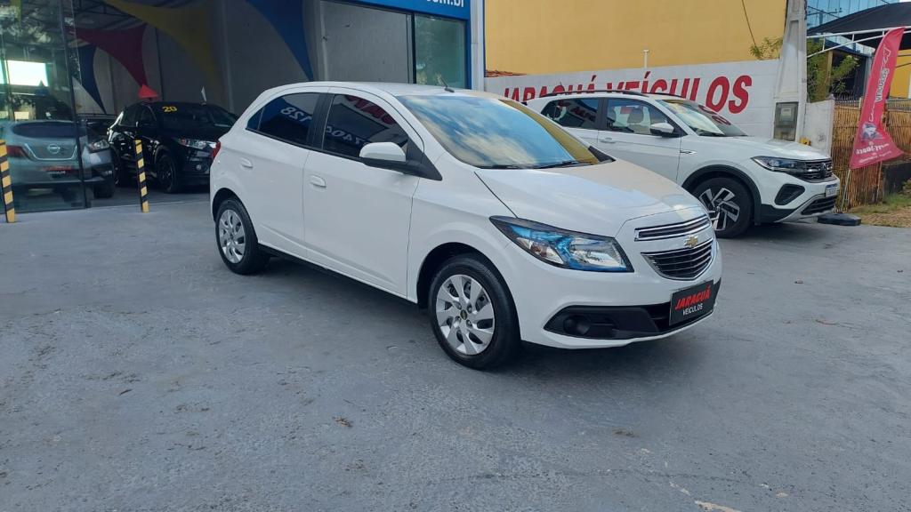 CHEVROLET Onix Hatch - Foto