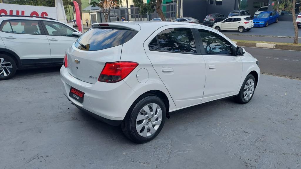 CHEVROLET Onix Hatch - Foto