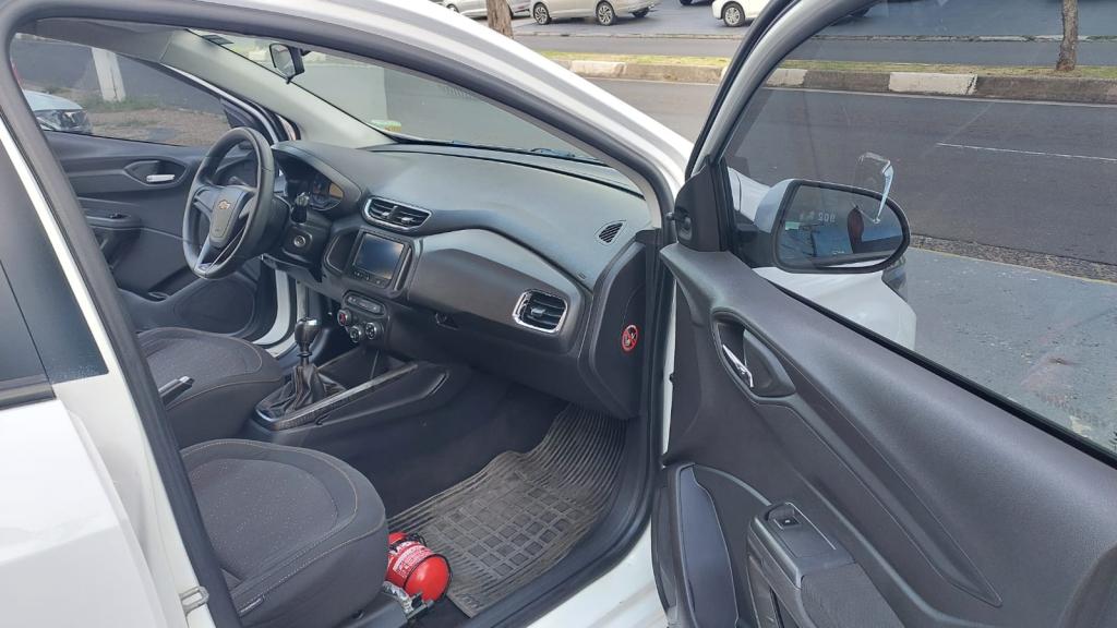 CHEVROLET Onix Hatch - Foto