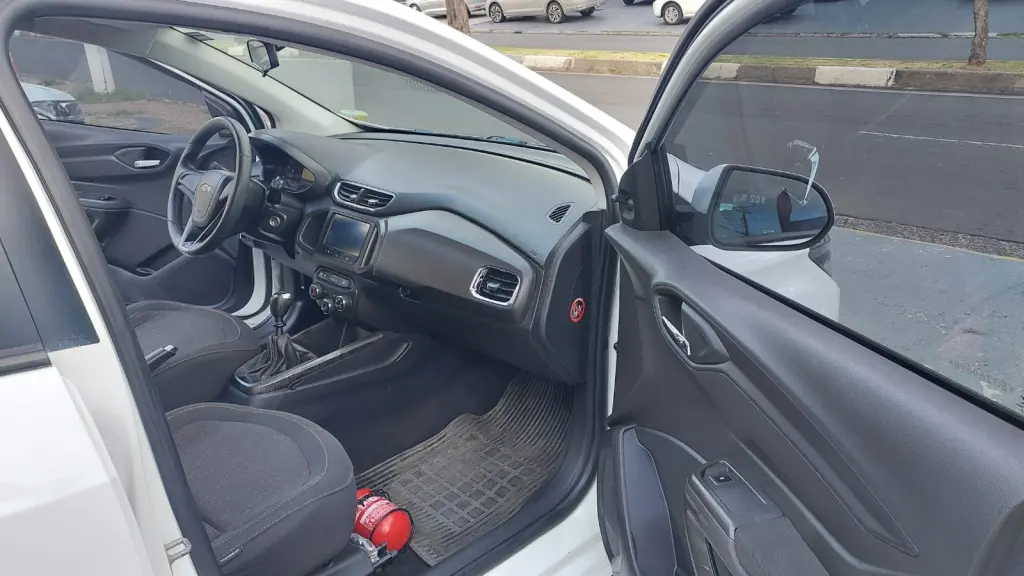 CHEVROLET Onix Hatch - Foto