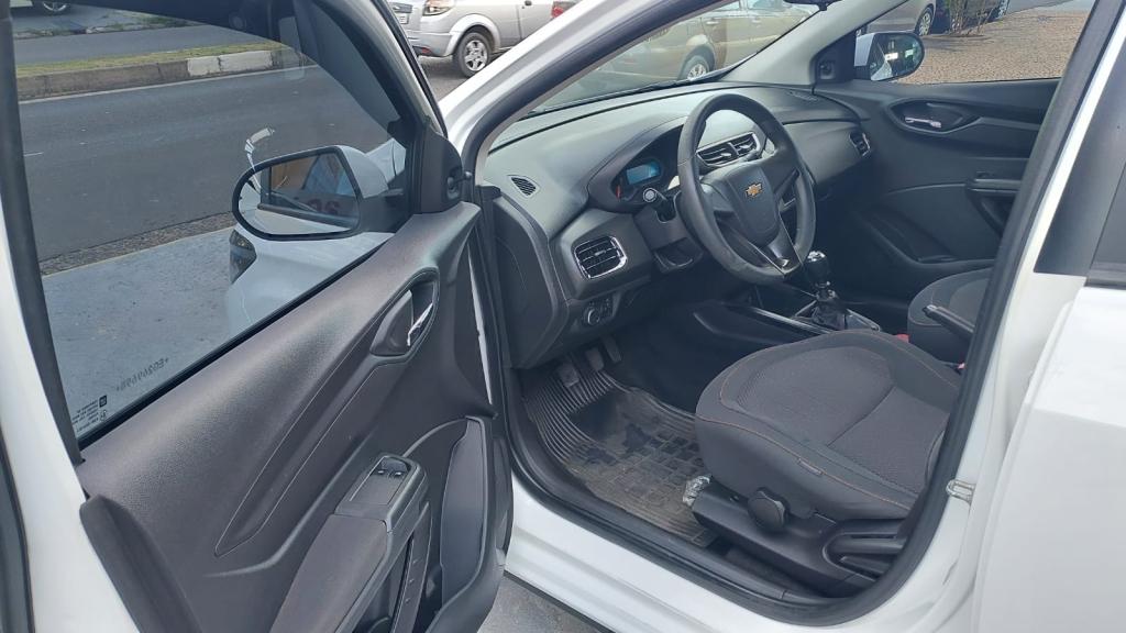 CHEVROLET Onix Hatch - Foto