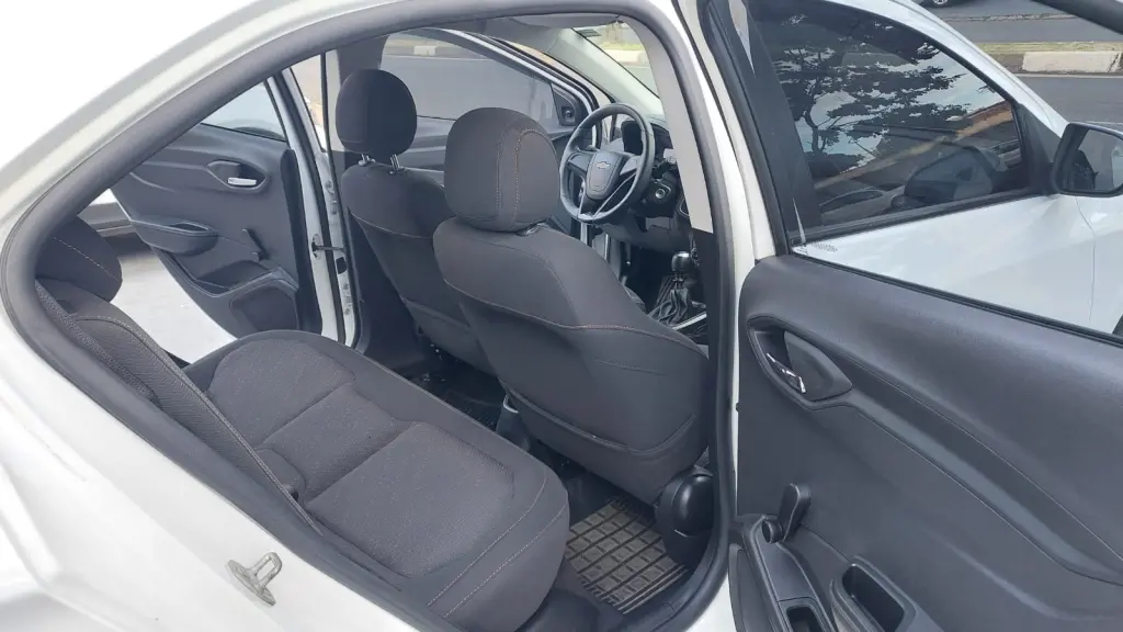 CHEVROLET Onix Hatch - Foto